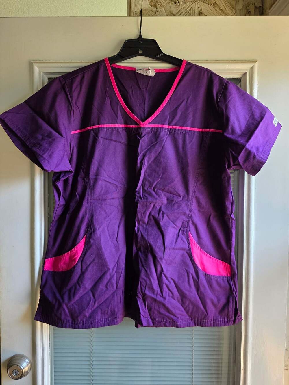 Uniform Advantage Scrub Top Shirt XL Purple Pink Trim V-Neck CT864